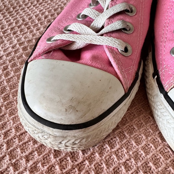 Pink converse - Picture 2 of 4